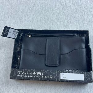 TAHARI WRISTLET & GEL EYE MASK GIFT SET COLOR: BLACK SIZE: 8” X 5” NEW WITH TAG